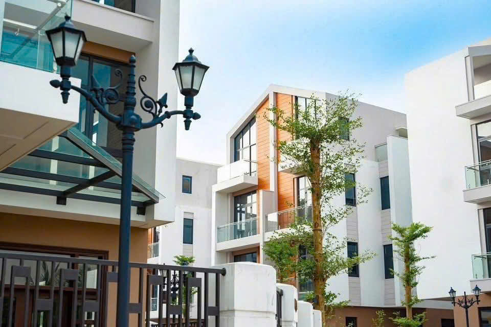 song lập vinhomes hòa long